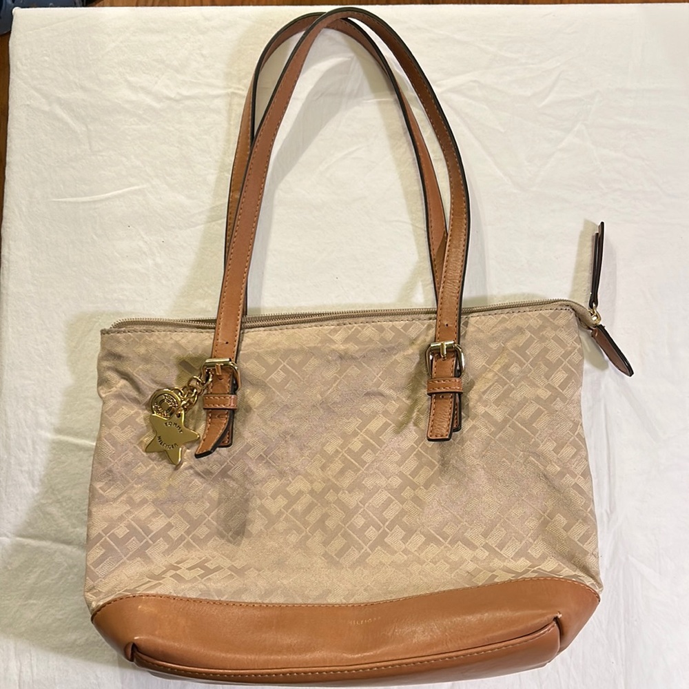 Excellent Used Tommy Hilfiger Purse